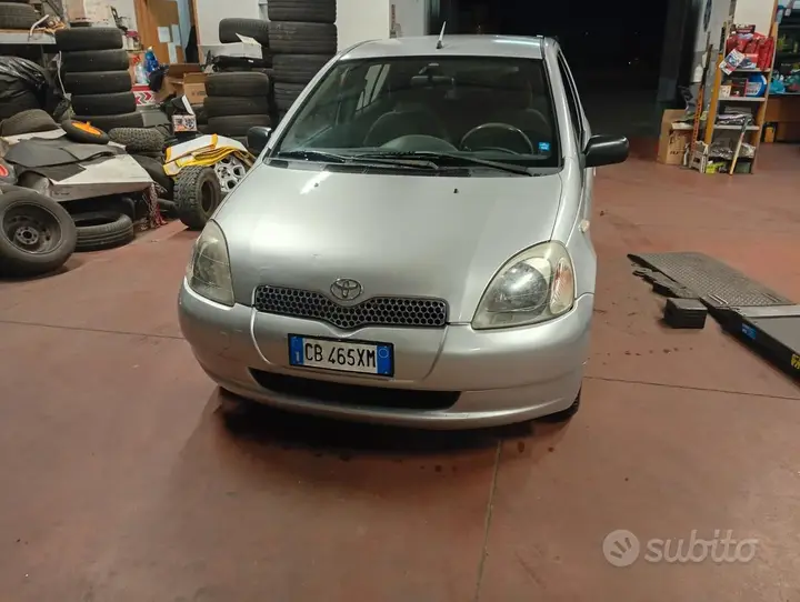 Toyota Yaris 2003 photo 2