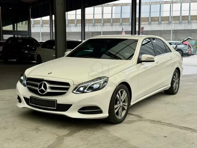 Mercedes-Benz E200
