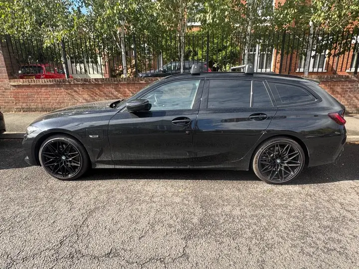 BMW 3 Series 2022 photo 3