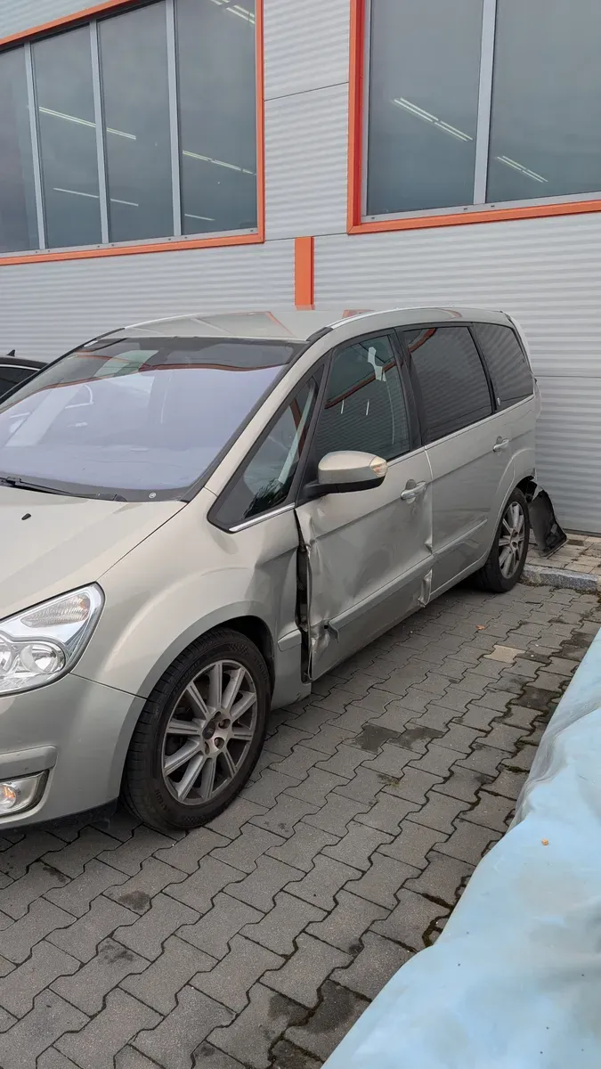 Ford Galaxy 2009 photo 3