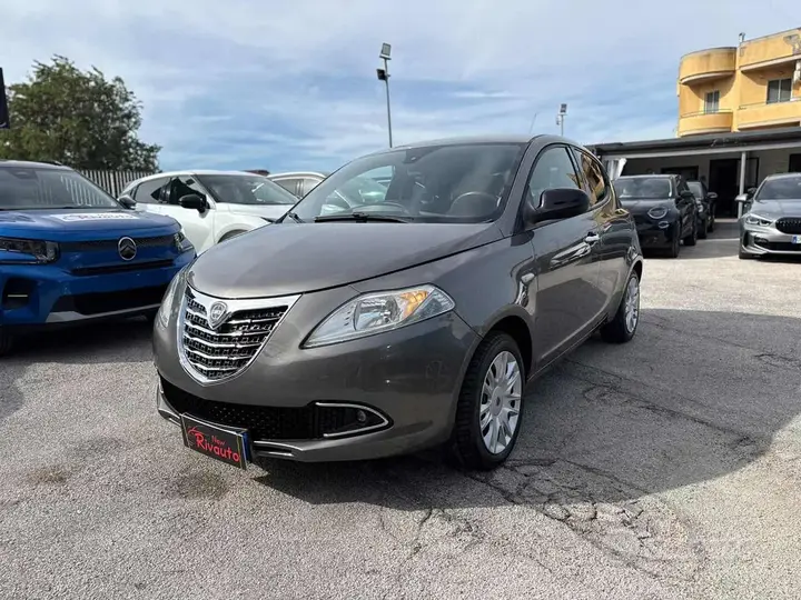 Lancia Ypsilon 2014 photo 2