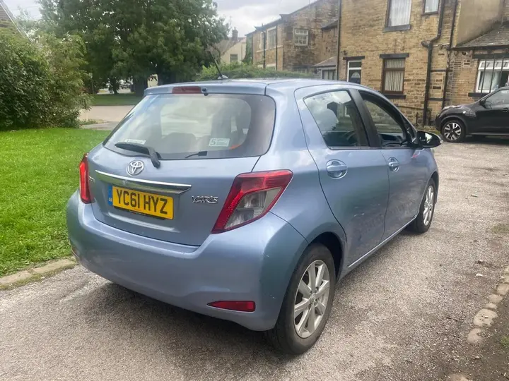 Toyota Yaris 2011 photo 4