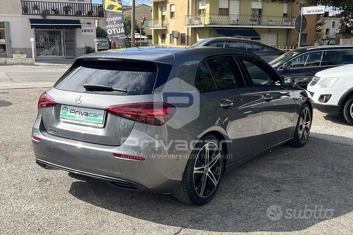 Mercedes-Benz A 180 2024 photo 5
