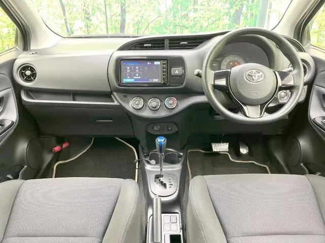 Toyota Vitz 2016 photo 2