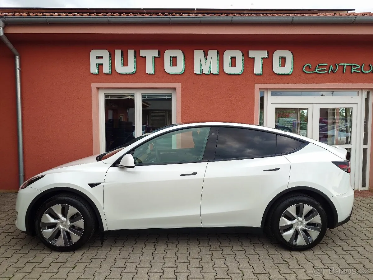 Tesla Model Y 2023 photo 2