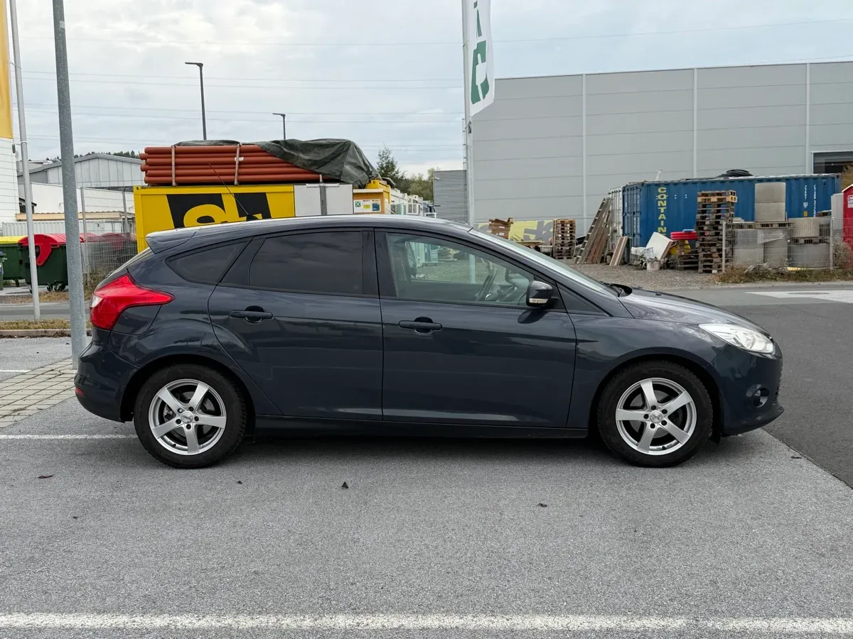 Ford Focus 2012 photo 3