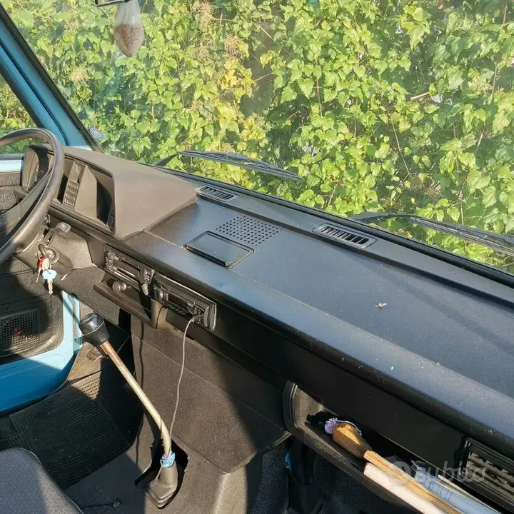 Volkswagen T3 1981 photo 3
