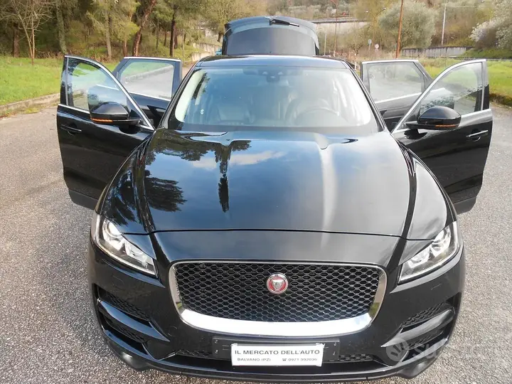 Jaguar F-Pace 2016 photo 2