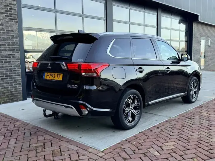 Mitsubishi Outlander 2019 photo 2