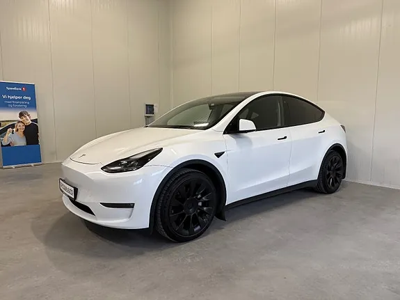 Tesla Model Y 2023 photo 2