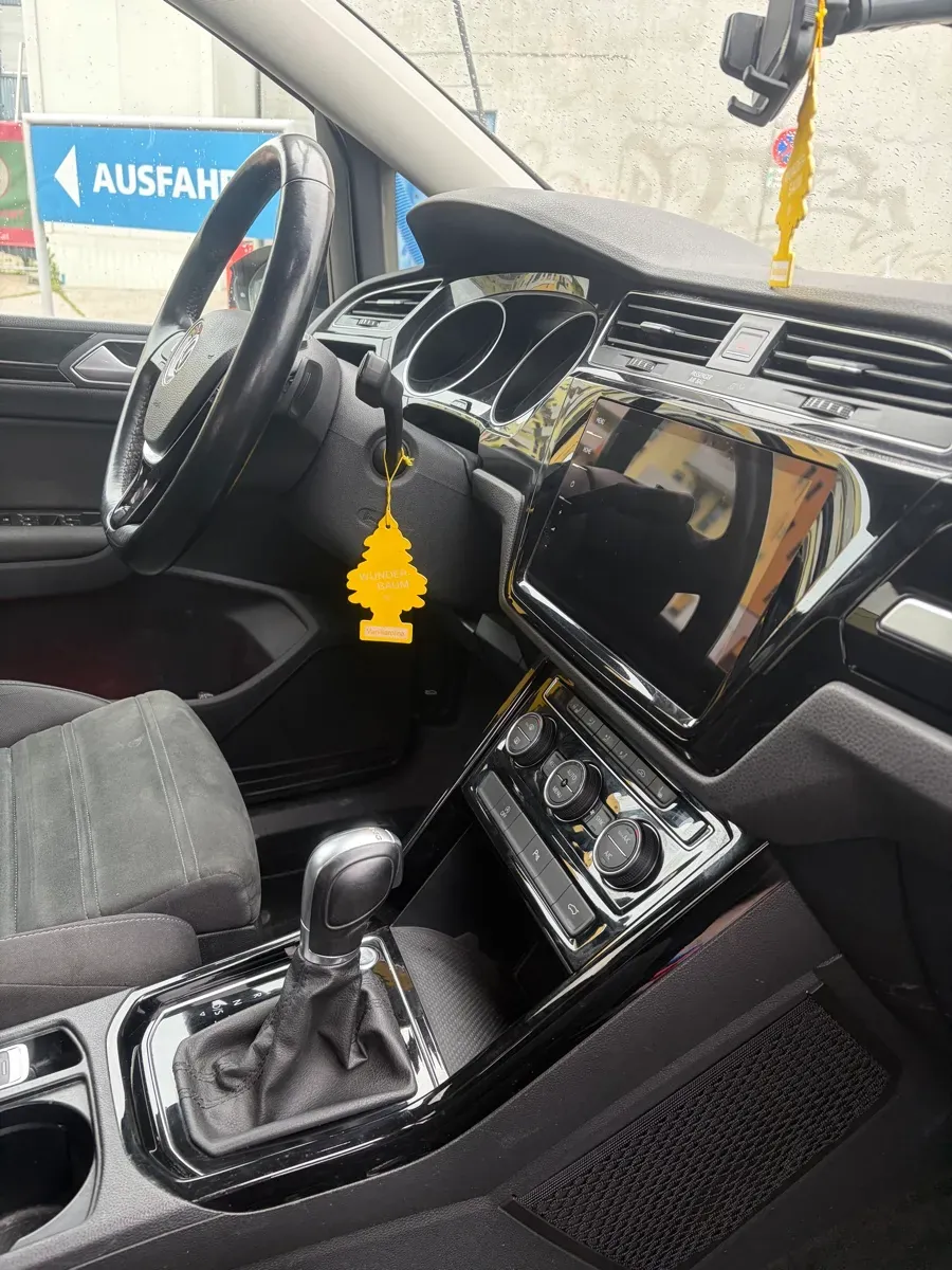 Volkswagen Touran 2019 photo 2