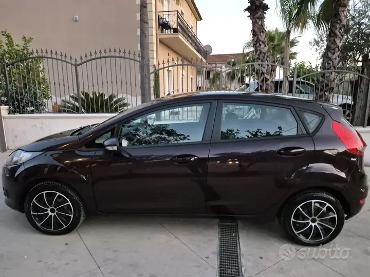 Ford Fiesta 2011 photo 3