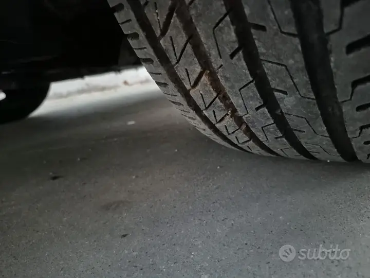Ford Fiesta 2011 photo 2