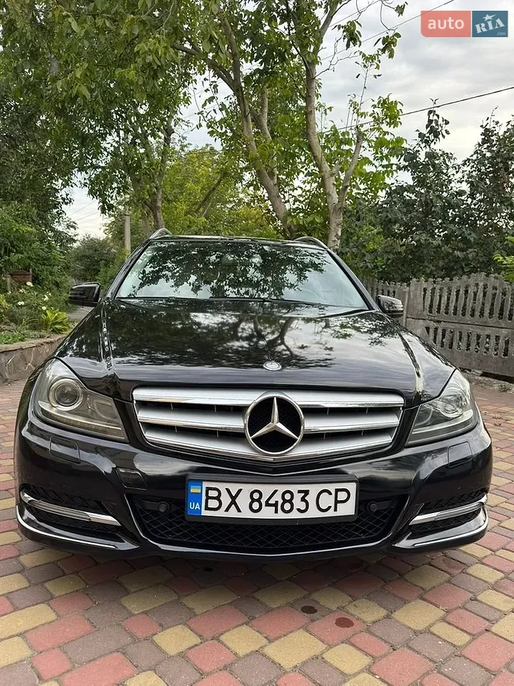 Mercedes-Benz C-Class 2011 photo 2