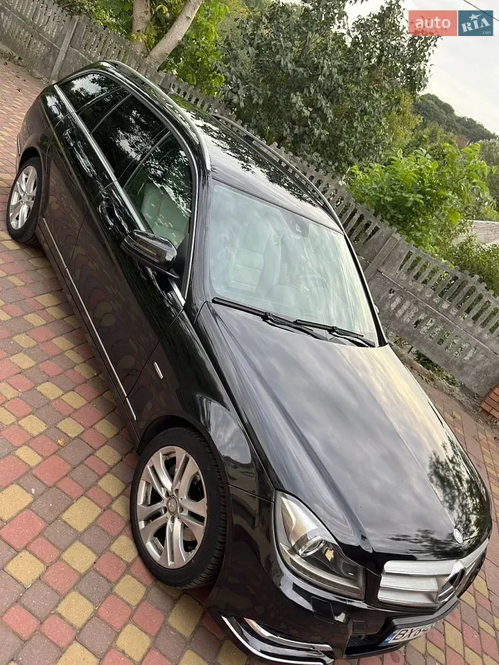 Mercedes-Benz C-Class 2011 photo 3