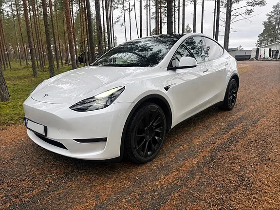 Tesla Model Y 2021 photo 2