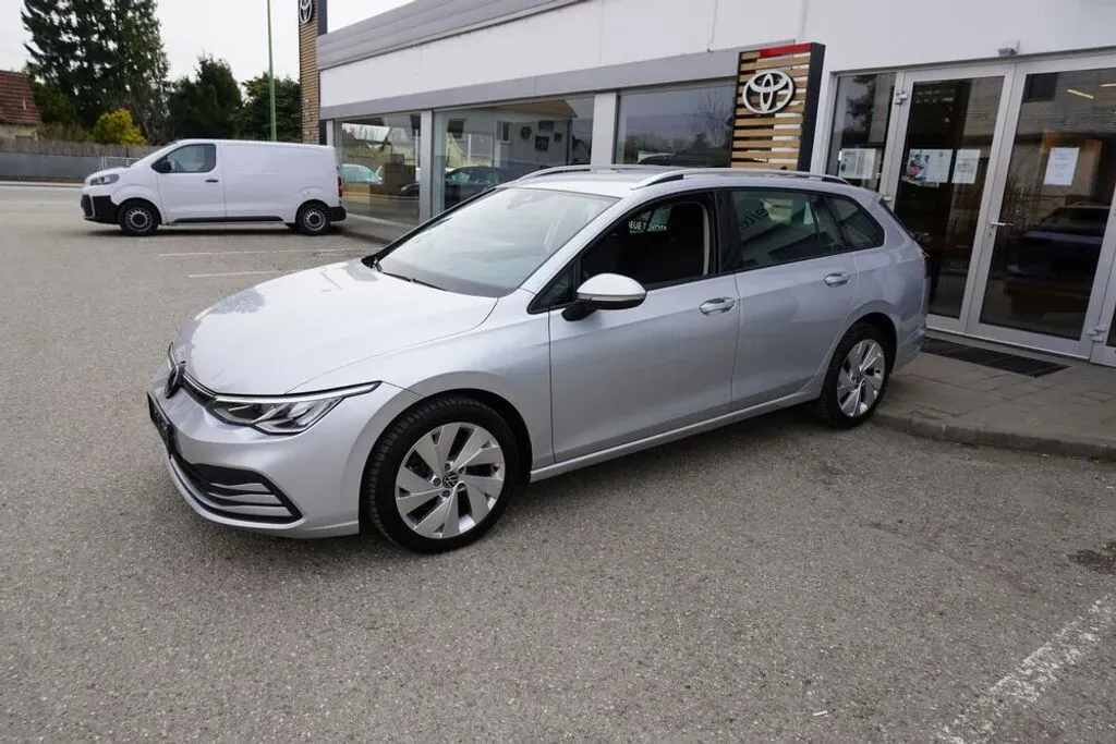Volkswagen Golf 2024 photo 2