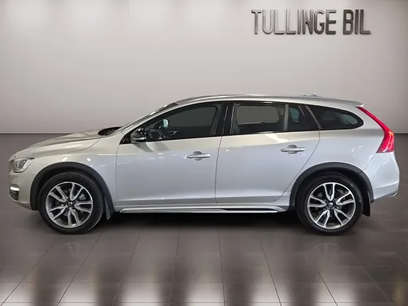 Volvo V60 Cross Country 2018 photo 2