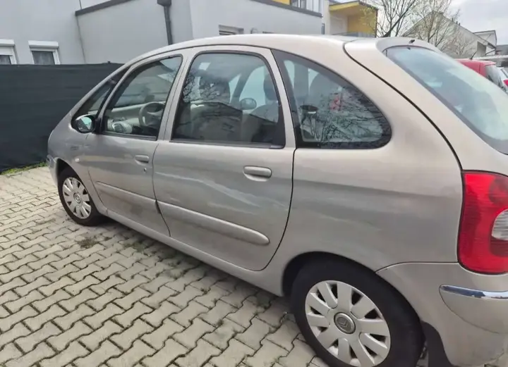 Citroen Xsara Picasso 2004 photo 2