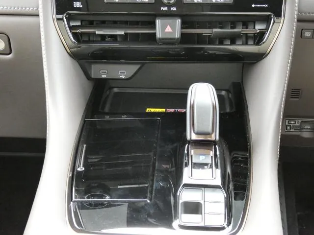 Toyota Alphard Phev 2025 photo 5