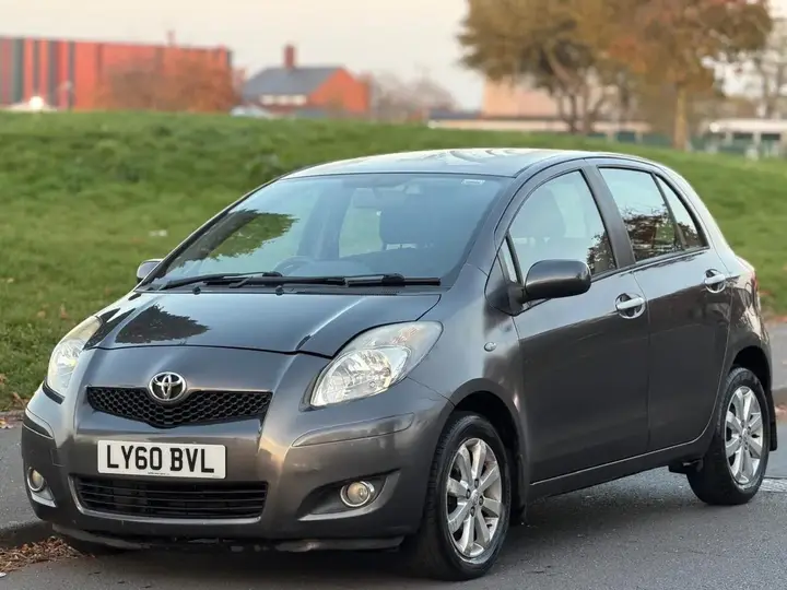 Toyota Yaris 2011 photo 4