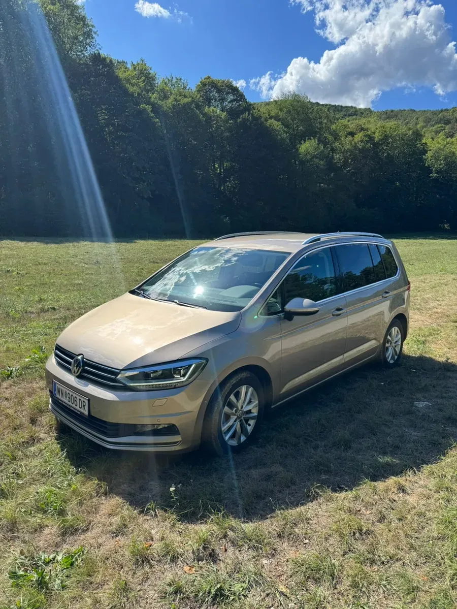 Volkswagen Touran 2017 photo 2