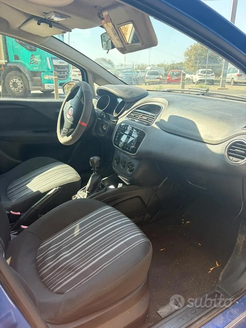 Fiat Grande Punto 2011 photo 5