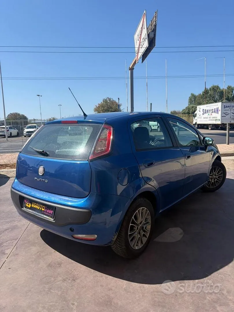 Fiat Grande Punto 2011 photo 3