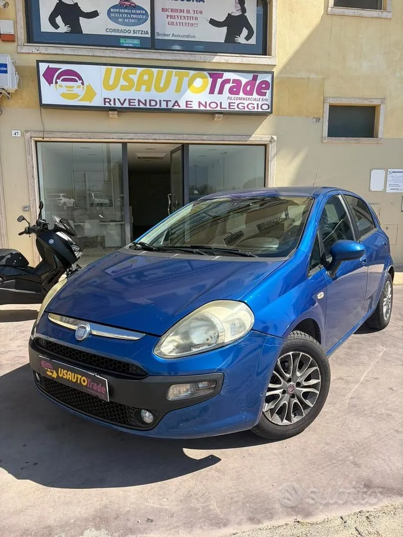 Fiat Grande Punto 2011 photo 4