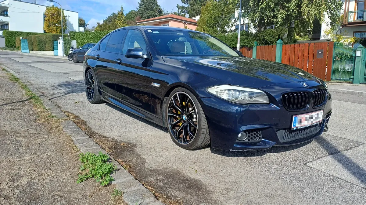BMW 5 Series 2011 photo 2