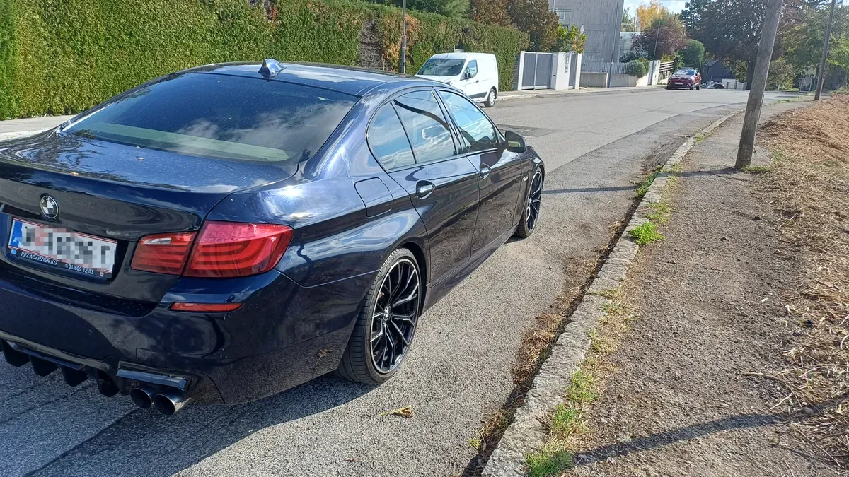 BMW 5 Series 2011 photo 3