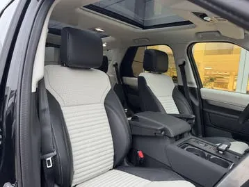 Land Rover Discovery 2025 photo 3