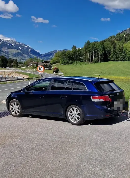 Toyota Avensis 2009 photo 2