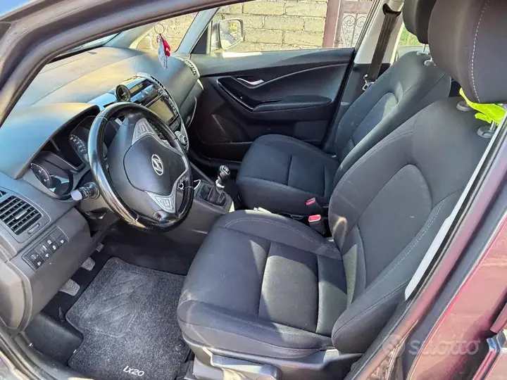 Hyundai Ix20 2015 photo 5