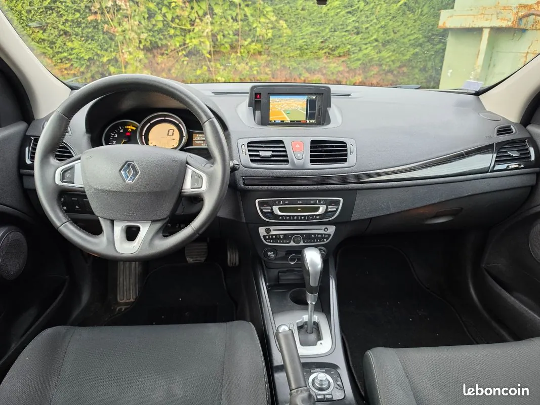 Renault Megane 2011 photo 2