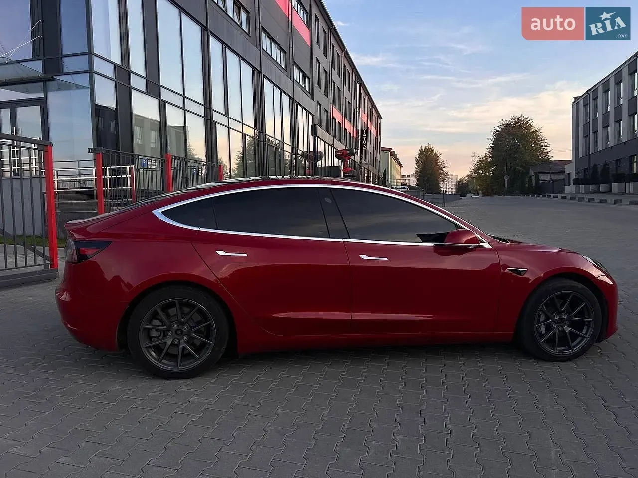 Tesla Model 3 2018 photo 3