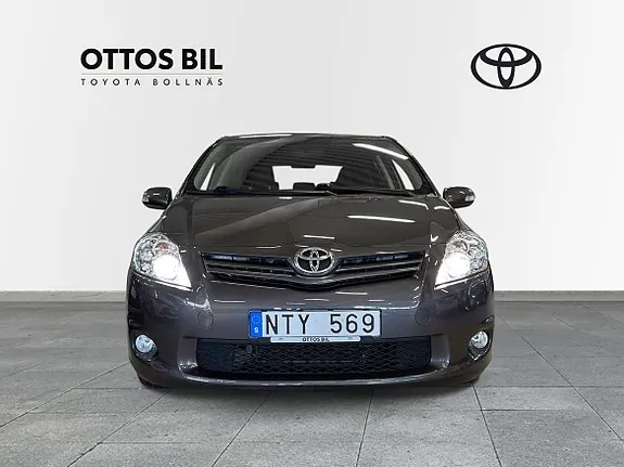 Toyota Auris 2011 photo 5