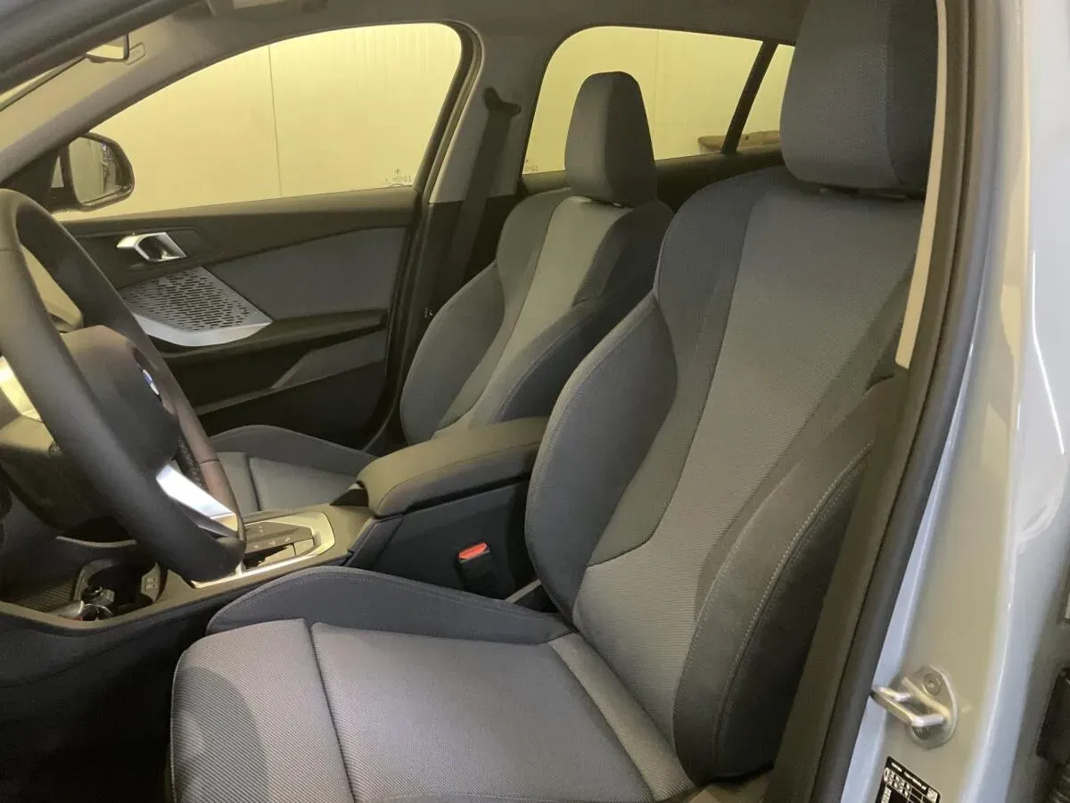 BMW 1 Series 2026 photo 2