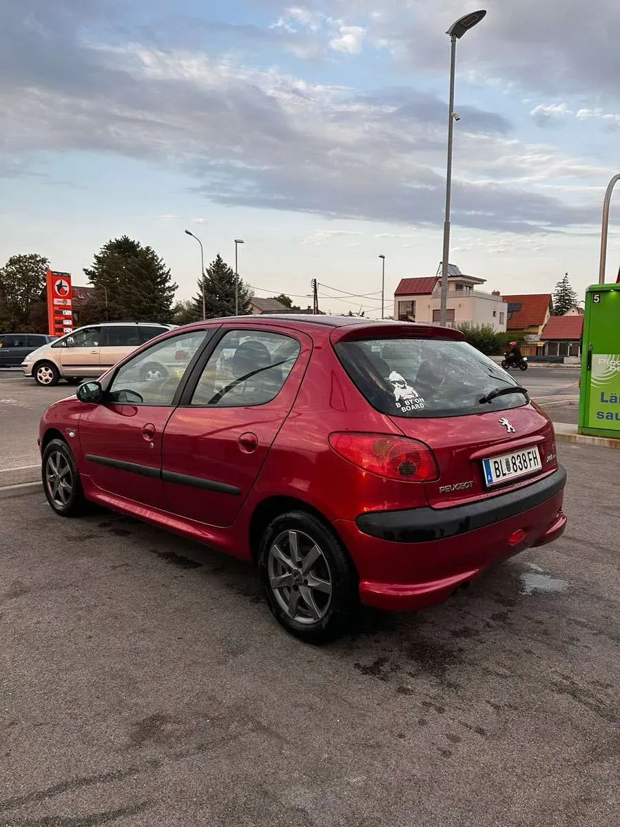 Peugeot 206 2002 photo 2