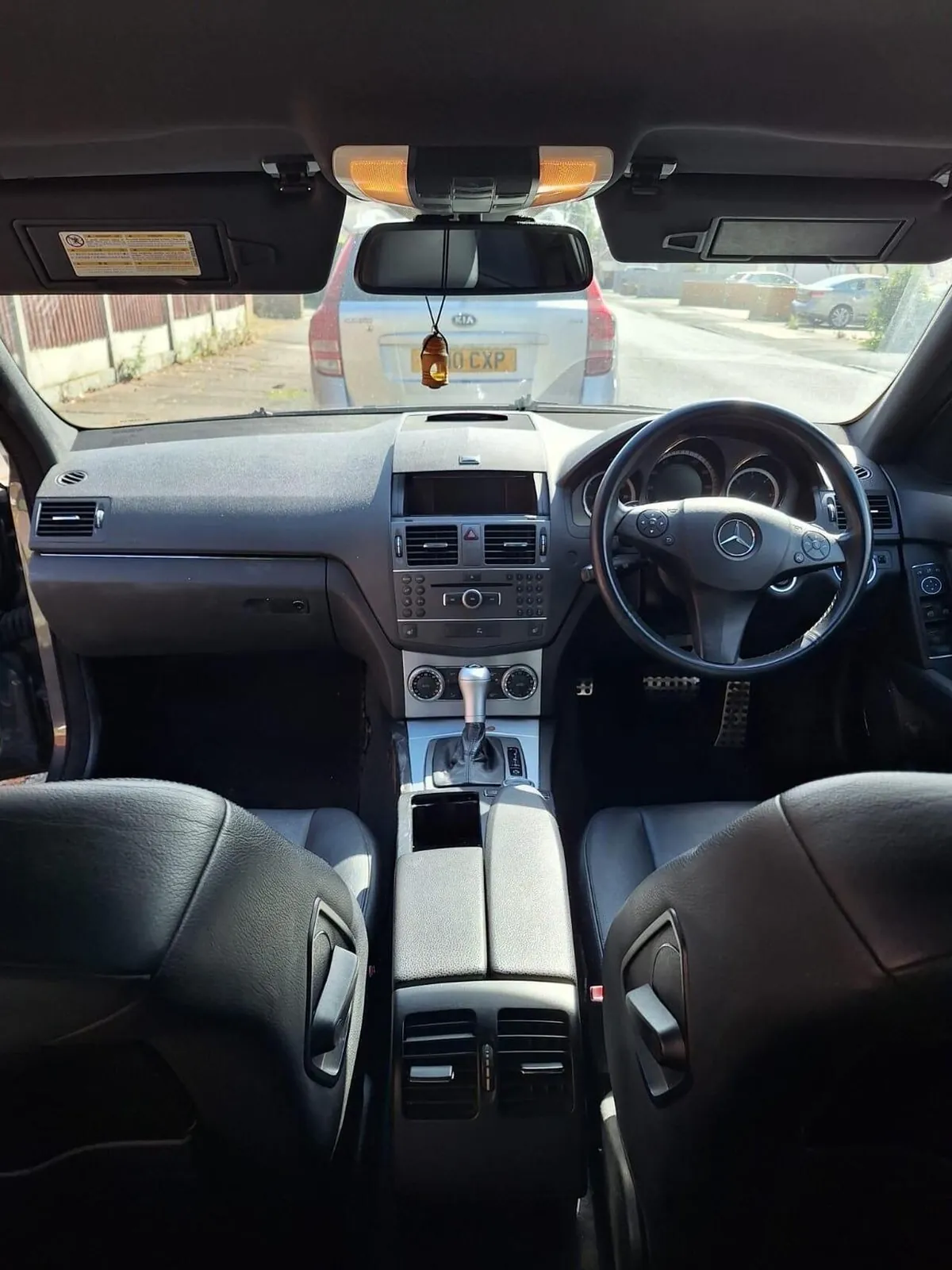 Mercedes-Benz C-Class 2011 photo 2