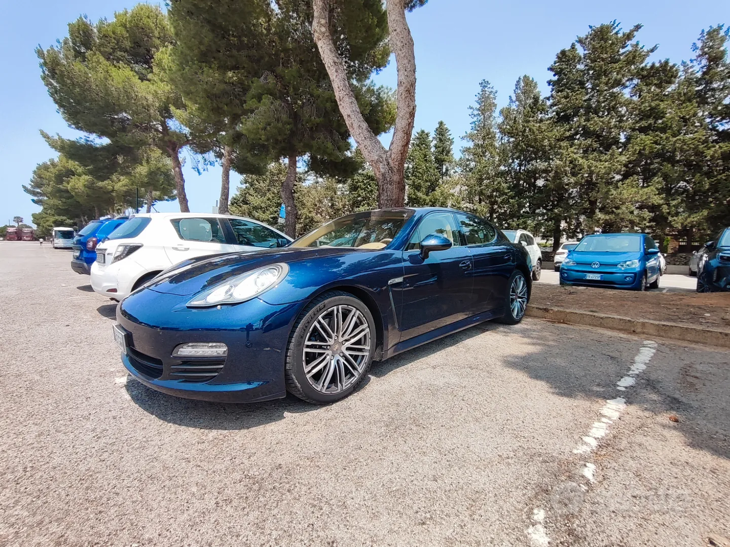 Porsche Panamera 2011 photo 2