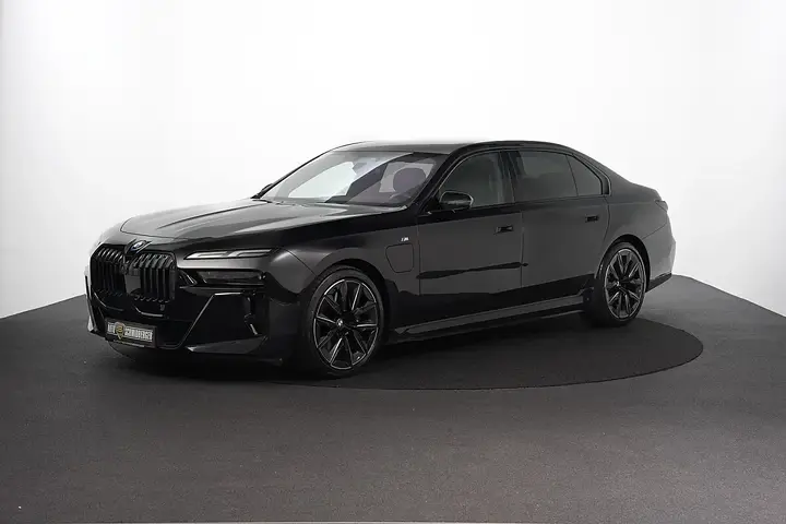 BMW 7 Series 2023 photo 2