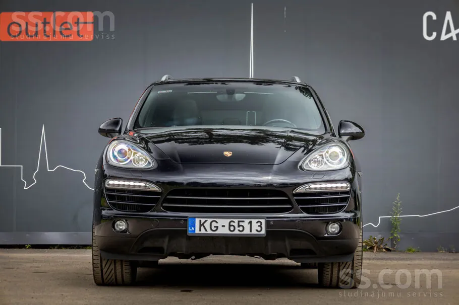 Porsche Cayenne 2012 photo 2