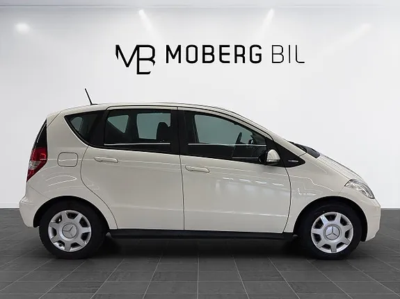Mercedes-Benz A160 2012 photo 4