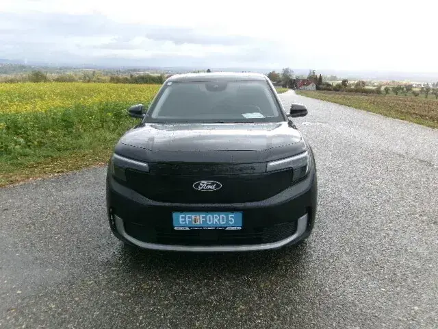 Ford Explorer 2025 photo 2