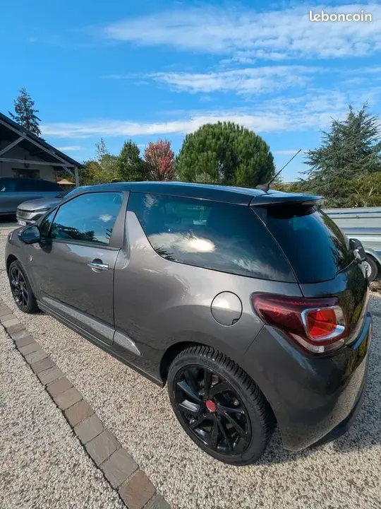 DS Automobiles Ds3 2018 photo 2