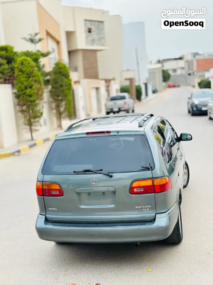 Toyota Sienna 2000 photo 4