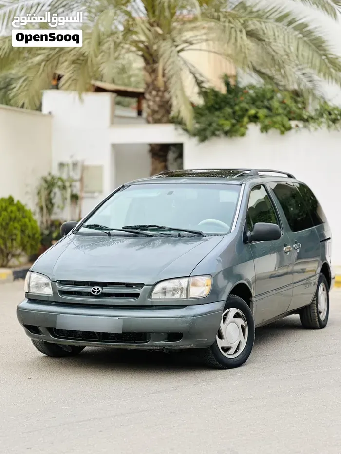 Toyota Sienna 2000 photo 2