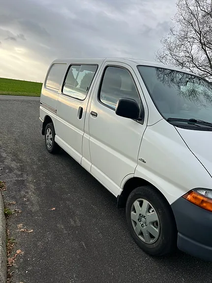 Toyota Hiace 2007 photo 2