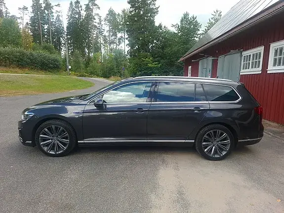 Volkswagen Passat 2021 photo 2